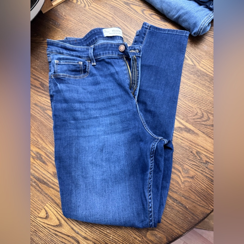 Hollister Women’s high rise super skinny